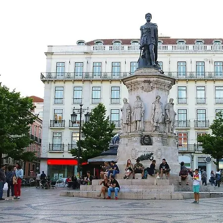 B1 Bairro Alto - Bica Spacious Bright דירה