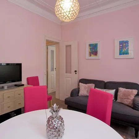B1 Bairro Alto - Bica Spacious Bright * ליסבון