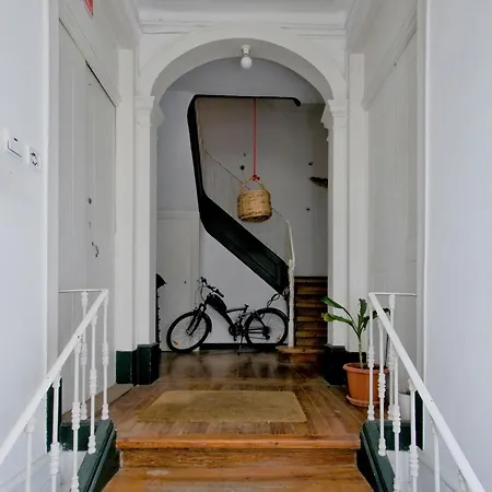 B1 Luminous Gem For 6 In Bica Neighborhood - Lis Downtown!