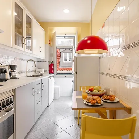 Apartment B1 Luminous Gem For 6 In Bica Neighborhood - Lis Downtown!