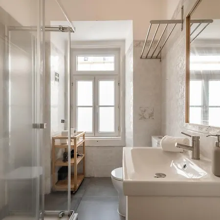 Apartamento B1 Luminous Gem For 6 In Bica Neighborhood - Lis Downtown! *